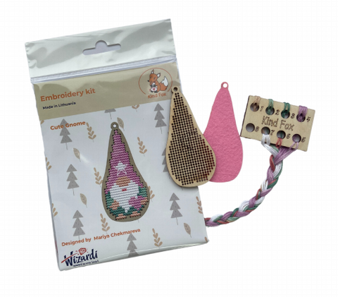 Garden Gnome Cross Stitch Kit with Cotton Threads, Kind Fox by Wizardi, Wooden Base and Felt, 4 × 8.5 cm, 7 Colors