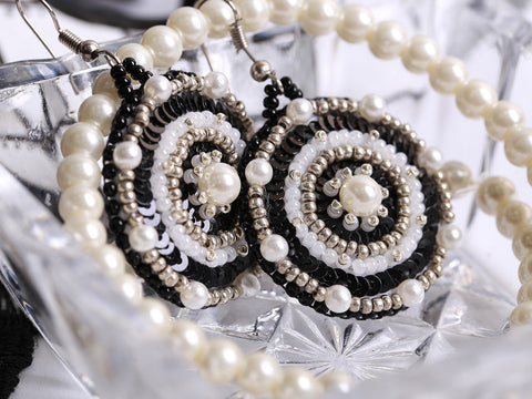 Mini Bead Embroidery Kit for Earrings, Black and White Pattern, Metal Earring Findings, 3.5 x 4 cm, KLART
