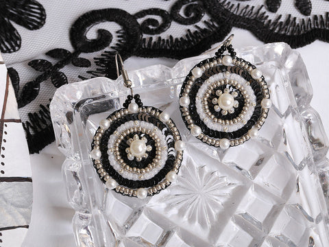 Mini Bead Embroidery Kit for Earrings, Black and White Pattern, Metal Earring Findings, 3.5 x 4 cm, KLART