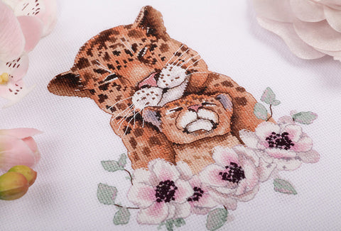 Leopard Mother and Cub Cross Stitch Kit, Wildlife Embroidery Set with Canvas, Threads, Needle, Pattern and Instructions, PANNA KLART