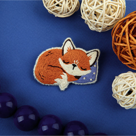 Cross Stitch Brooch Kit with Sleeping Fox Motif, PANNA KLART, 5.5 × 4.5 cm, Beginner Embroidery Set