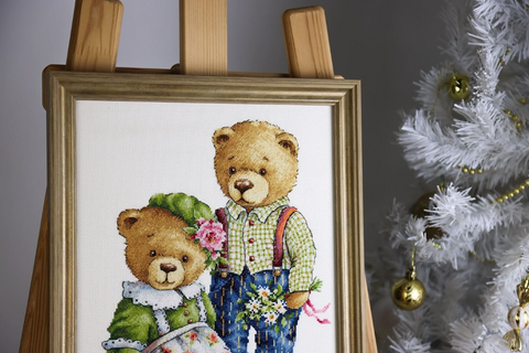 Cross Stitch Kit with Teddy Bear Motif, Zolotoe Runo, Cream Aida 16 Canvas, 23.5 x 30 cm, 38-Color Madeira Threads