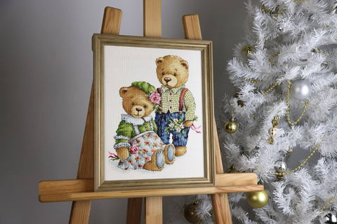 Cross Stitch Kit with Teddy Bear Motif, Zolotoe Runo, Cream Aida 16 Canvas, 23.5 x 30 cm, 38-Color Madeira Threads