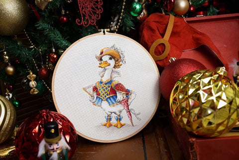 Cross Stitch Kit with Animal Motif, Zolotoe Runo Milady, 16 x 26.5 cm, Cream Aida 18 Fabric, 36 Madeira Threads