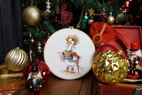 Cross Stitch Kit with Animal Motif, Zolotoe Runo Milady, 16 x 26.5 cm, Cream Aida 18 Fabric, 36 Madeira Threads
