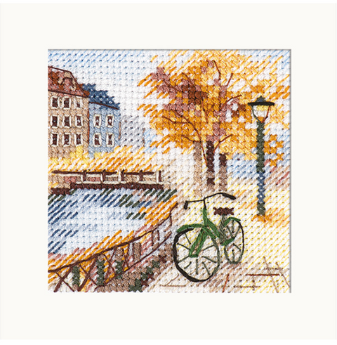 Kryželiu siuvinėjimo rinkinys Rudens miestas prie kanalo, 7x7 cm
