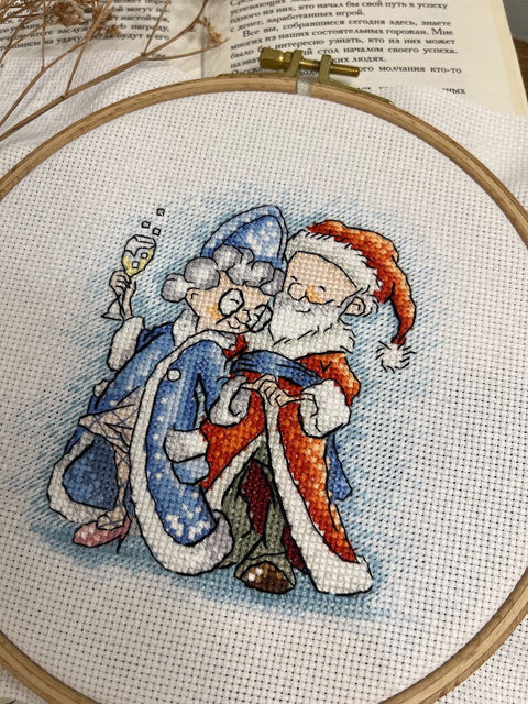 Christmas Cross Stitch Kit Grandma and Santa Claus, Aida Fabric, Beginner-Friendly, 13.5 x 13.5 cm, Andriana