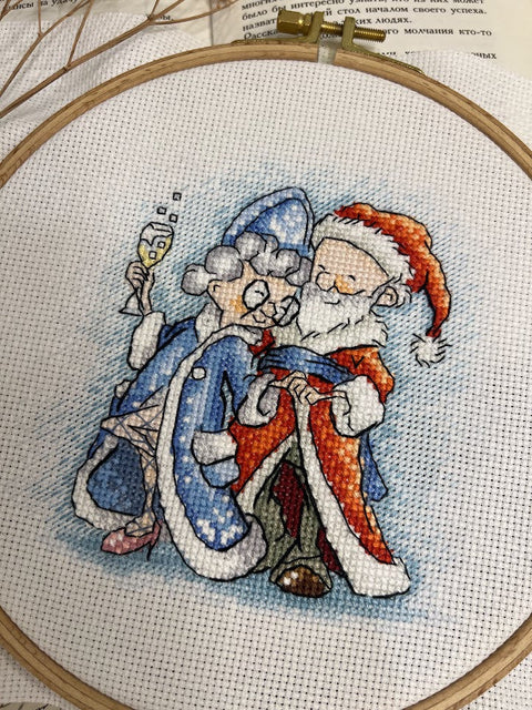 Christmas Cross Stitch Kit Grandma and Santa Claus, Aida Fabric, Beginner-Friendly, 13.5 x 13.5 cm, Andriana