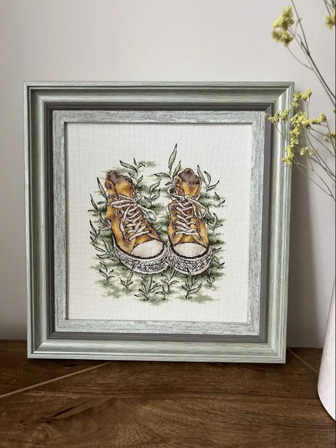 Cross Stitch Kit Sneakers, 14 Count Cream Aida Canvas, 26 Cotton Thread Colors, 19 x 22 cm, Andriana