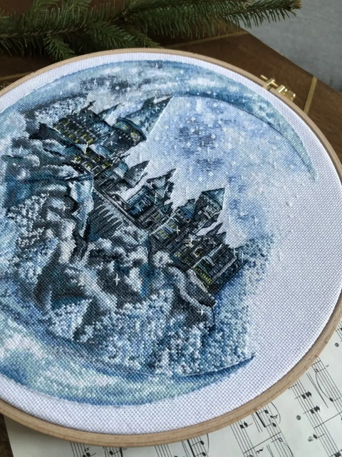 Moon Castle Cross Stitch Kit, Aida 18 Count Fabric, 30-Color Cotton Threads, 25 x 26 cm, Andriana