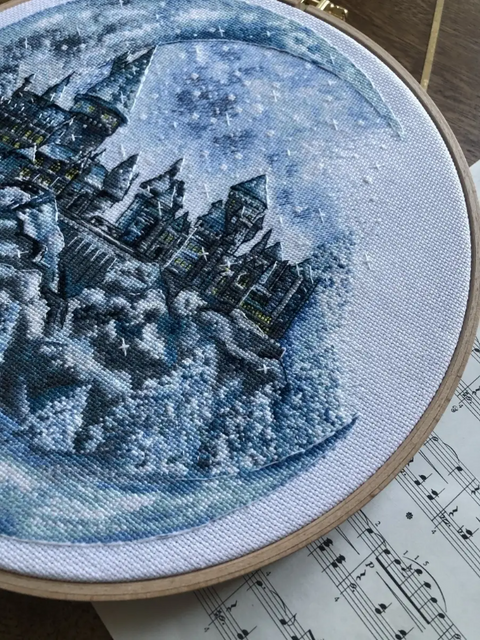 Moon Castle Cross Stitch Kit, Aida 18 Count Fabric, 30-Color Cotton Threads, 25 x 26 cm, Andriana
