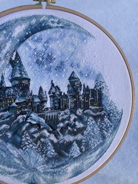 Moon Castle Cross Stitch Kit, Aida 18 Count Fabric, 30-Color Cotton Threads, 25 x 26 cm, Andriana