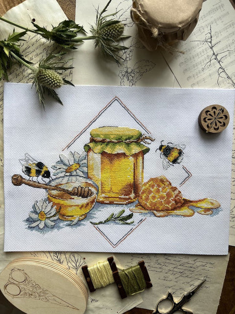Cross Stitch Embroidery Kit with Honey Motif, 27 × 20 cm Finished Size, Andriana Kit with Canvas, Threads, Needle and Pattern