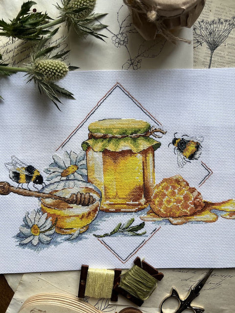 Cross Stitch Embroidery Kit with Honey Motif, 27 × 20 cm Finished Size, Andriana Kit with Canvas, Threads, Needle and Pattern