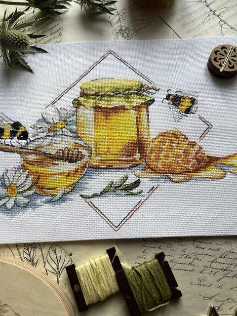Cross Stitch Embroidery Kit with Honey Motif, 27 × 20 cm Finished Size, Andriana Kit with Canvas, Threads, Needle and Pattern