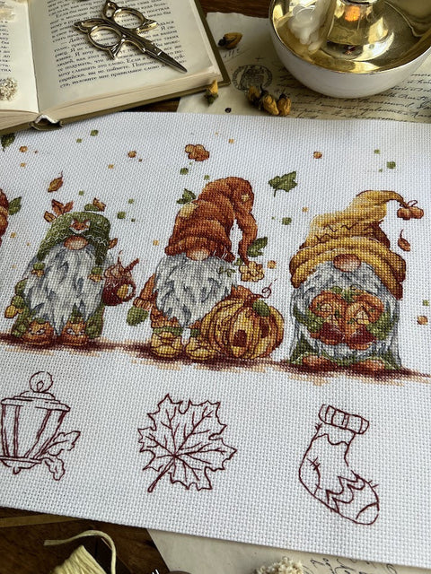 Autumn Gnome Cross Stitch Kit, 32 × 21.5 cm, 16 ct Aida, 26-Color Cotton Thread, Andriana Embroidery Kit