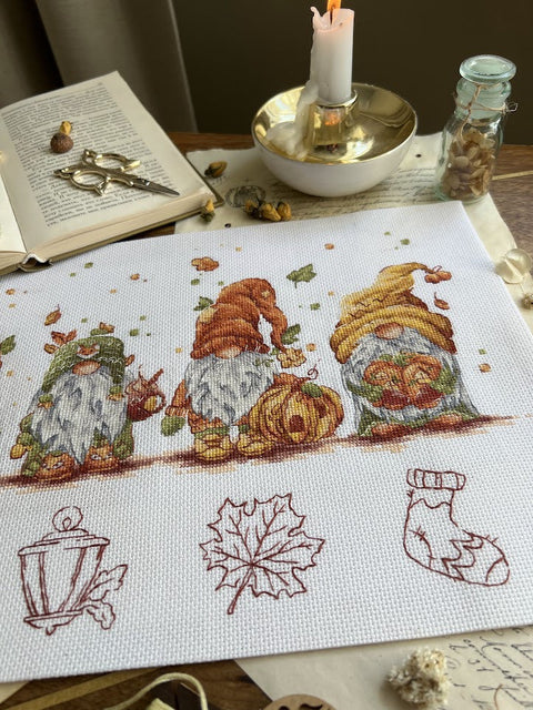 Autumn Gnome Cross Stitch Kit, 32 × 21.5 cm, 16 ct Aida, 26-Color Cotton Thread, Andriana Embroidery Kit