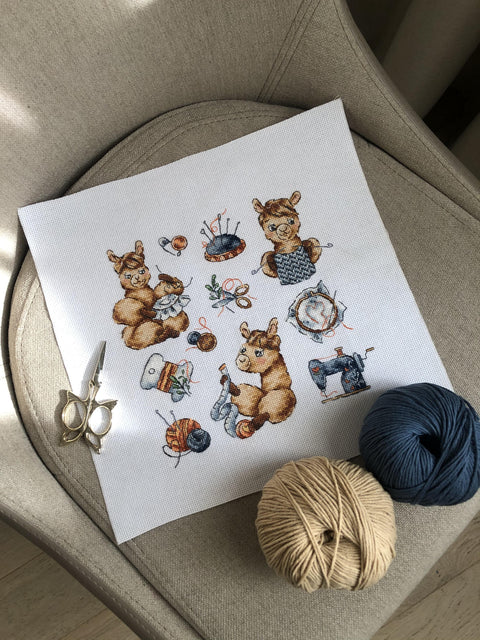 Counted Cross Stitch Kit with Llama, Aida 16 ct Canvas, 20×19 cm, 26 Cotton Thread Colors, Andriana