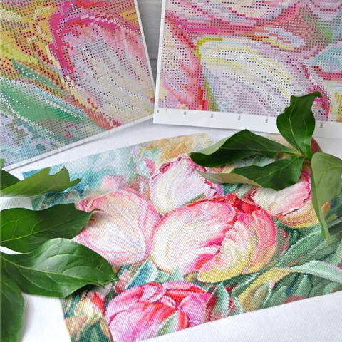 Tulip Cross Stitch Kit, 16 Count White Cotton Aida, 31×25 cm, 66 Colors, Needle Included | Andriana