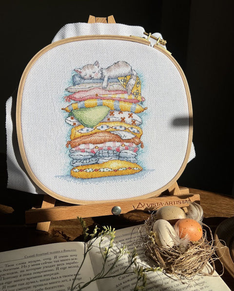 Cross Stitch Kit Resting Cat Design, 13.5 x 16 cm Embroidery Craft Kit by Andriana for Beginners and Advanced Stitchers