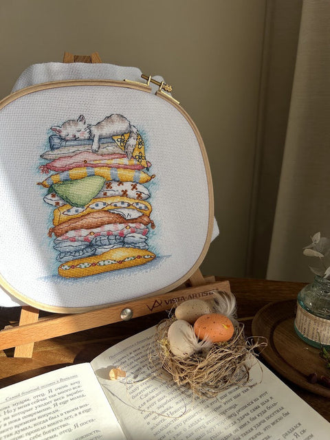 Cross Stitch Kit Resting Cat Design, 13.5 x 16 cm Embroidery Craft Kit by Andriana for Beginners and Advanced Stitchers