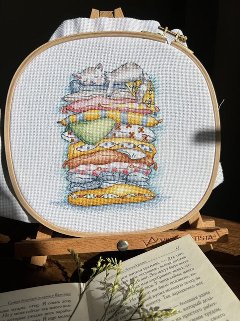 Cross Stitch Kit Resting Cat Design, 13.5 x 16 cm Embroidery Craft Kit by Andriana for Beginners and Advanced Stitchers