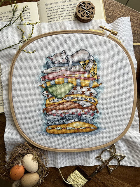 Cross Stitch Kit Resting Cat Design, 13.5 x 16 cm Embroidery Craft Kit by Andriana for Beginners and Advanced Stitchers