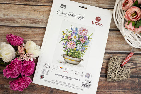 Luca-S Floral Cross Stitch Kit 25x30cm, Zweigart Aida 16ct, 48 Colors, Backstitch