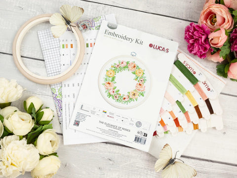 Luca-S Rose Cross Stitch Kit with Nurge Hoop 11x11cm, 22 Colors Cotton Floss