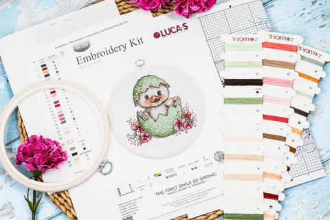 Luca-S Spring Smile Counted Cross Stitch Kit 10x10cm Aida 16ct Hoop Threads 27 Colors