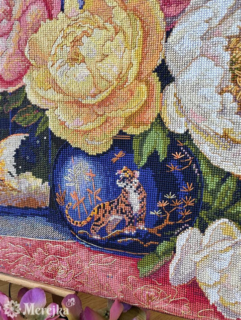 Cross Stitch Kit with Floral and Animal Motif, Black Zweigart Aida 16, Merejka, 30 x 39 cm, 43 DMC Colors