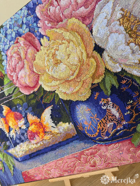 Cross Stitch Kit with Floral and Animal Motif, Black Zweigart Aida 16, Merejka, 30 x 39 cm, 43 DMC Colors