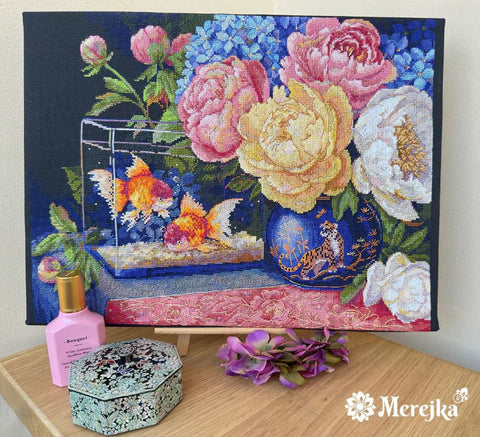 Cross Stitch Kit with Floral and Animal Motif, Black Zweigart Aida 16, Merejka, 30 x 39 cm, 43 DMC Colors