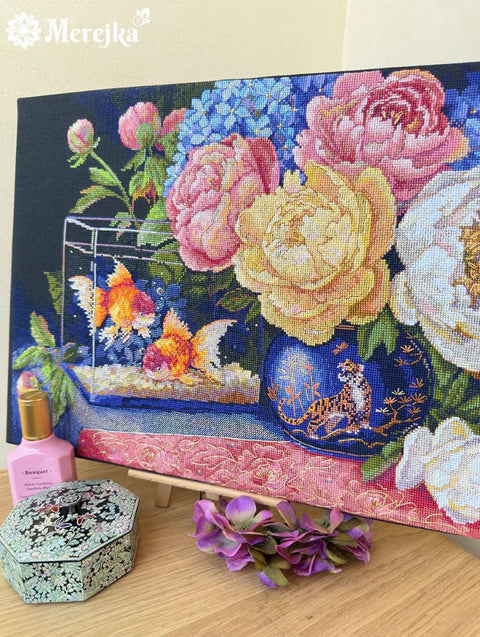 Cross Stitch Kit with Floral and Animal Motif, Black Zweigart Aida 16, Merejka, 30 x 39 cm, 43 DMC Colors