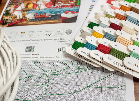 Christmas Cross Stitch Kit, Getting Ready for Christmas, LetiStitch, 42 x 30 cm, Zweigart Aida 16ct, Anchor Cotton Threads