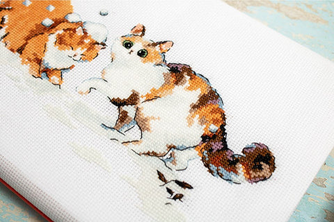 LetiStitch Winter Kitties Cross Stitch Kit, 21 x 13 cm, Zweigart Aida 16ct, Anchor Cotton Threads, Cat Design