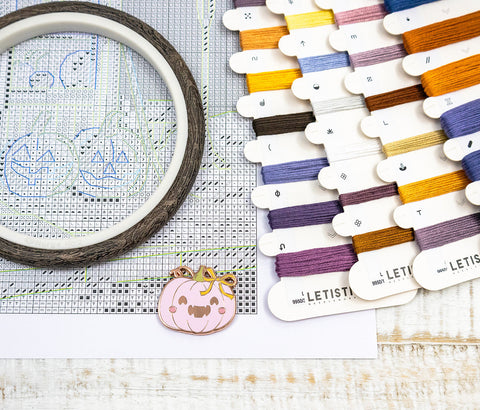 Pumpkin Lane Cross Stitch Kit, Autumn Pumpkin Design, Aida Fabric, Cotton Threads, 21×21 cm, Letistitch