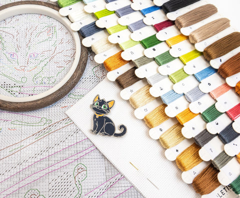 Animal Cross Stitch Kit “Playful Paws”, 45 x 32 cm, Letistitch, White Zweigart Aida 16 ct, 59 Cotton Thread Colors
