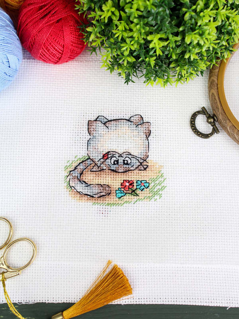 Cat Cross Stitch Kit, Miniature 7x7 cm Animal Design, 14 Count Cotton Canvas, 15 Colors, MP Studia