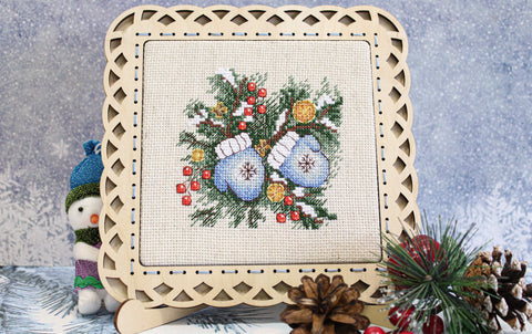 MP Studia Winter Mittens Cross Stitch Kit with Aida Fabric, Cotton Threads and Needle, Seasonal Embroidery Design