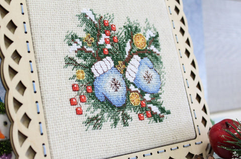 MP Studia Winter Mittens Cross Stitch Kit with Aida Fabric, Cotton Threads and Needle, Seasonal Embroidery Design