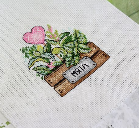 Cross Stitch Embroidery Kit in Mint Tones, Complete Set with Aida Canvas, Cotton Threads, Needle and Color Chart, MP Studia