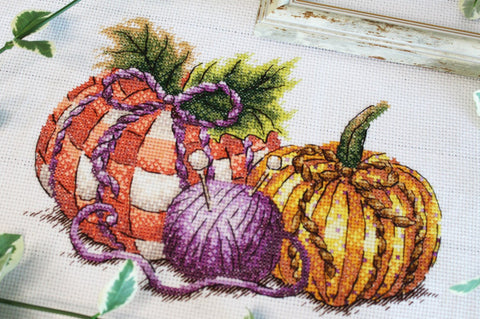MP Studia Cross Stitch Embroidery Kit with Pumpkin Motif, Autumn Decor, Fabric, Cotton Threads, Needle, Chart and Instructions