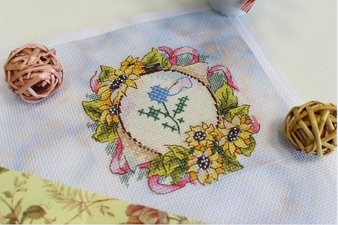 Cross Stitch Embroidery Kit for Beginners – Craft Supplies and Embroidery Hoop Design, Aida Canvas, MP Studia