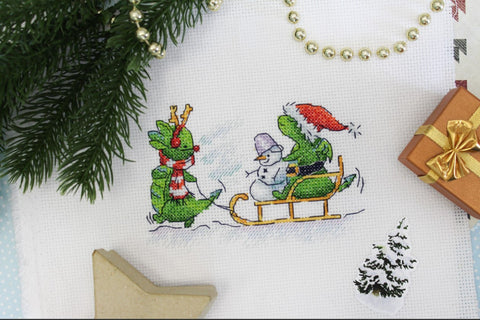 Cross Stitch Kit with Playful Dragon Design, Aida Cotton Fabric, Color Threads, Needle and Chart, MP Studia, Beginner Friendly