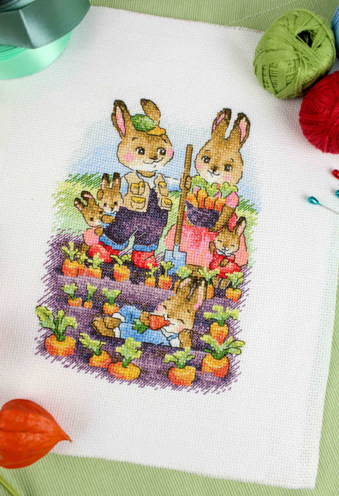 Cross Stitch Kit with Family Garden Floral Design, MP Studia Multicolor Embroidery Set with Canvas, Threads, Pattern and Needle