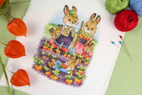 Cross Stitch Kit with Family Garden Floral Design, MP Studia Multicolor Embroidery Set with Canvas, Threads, Pattern and Needle