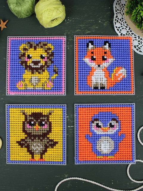 Cross Stitch Kit for Kids and Beginners, Cute Animals, 4 Designs, 10.6 x 10.6 cm, Plastic Canvas, MP Studia