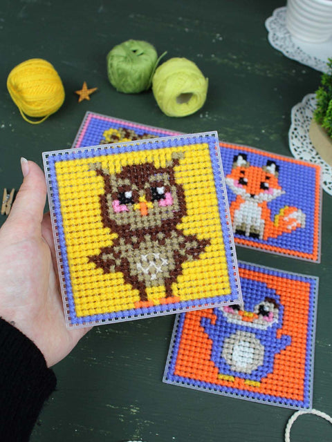 Cross Stitch Kit for Kids and Beginners, Cute Animals, 4 Designs, 10.6 x 10.6 cm, Plastic Canvas, MP Studia