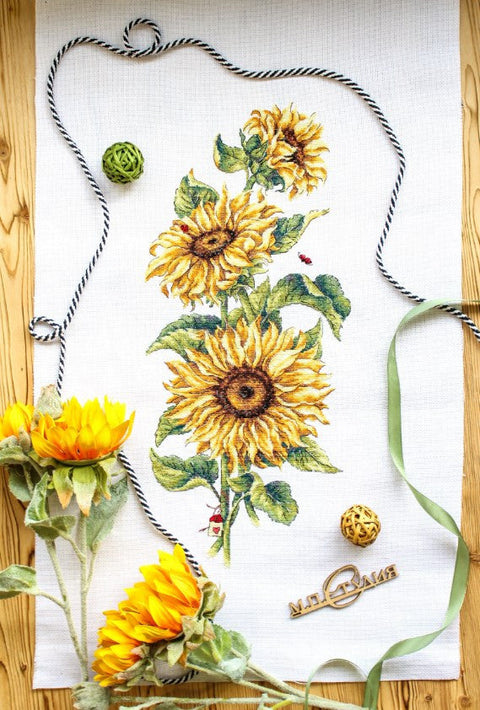 Sunflower Cross Stitch Kit, Aida Fabric, Cotton Threads, Needle, Pattern and Instructions by MP Studia